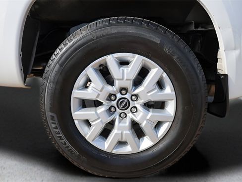 Used 2023 Nissan Frontier SV image 25