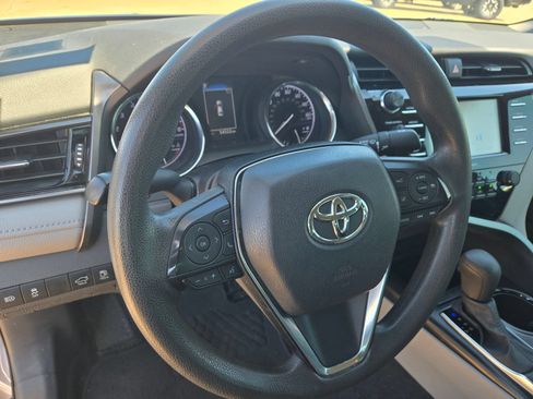 Used 2020 Toyota Camry LE FWD image 9