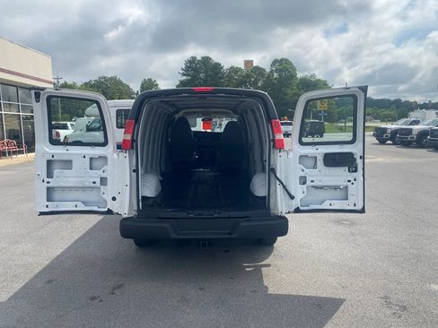 Used 2014 Chevrolet Express 3500 Extended RWD image 23