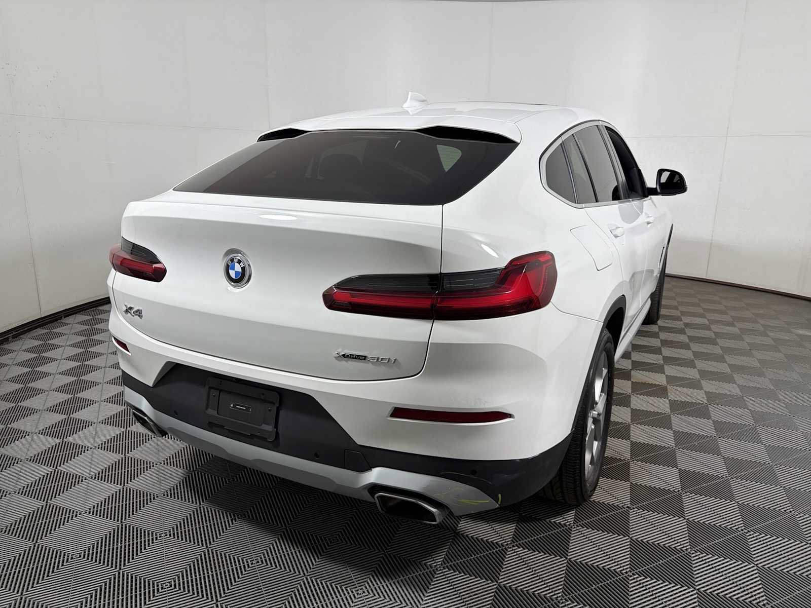 Used 2024 BMW X4 xDrive30i AWD/4WD image 6