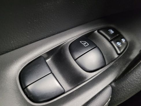 Used 2019 Nissan Rogue SV AWD/4WD image 27