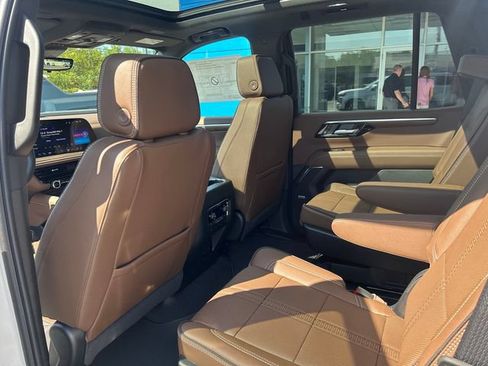 Used 2025 Chevrolet Tahoe High Country AWD/4WD image 31