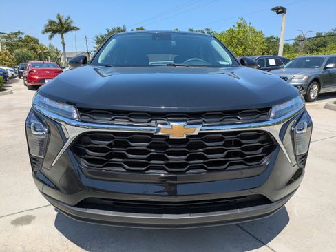 Used 2024 Chevrolet Trax LS w/ LS Convenience Package image 6