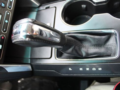 Used 2016 Ford Explorer Platinum image 25