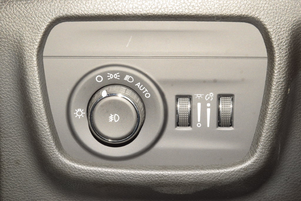 Used 2022 Jeep Grand Cherokee Overland w/ Luxury Tech Group IV AWD/4WD image 37