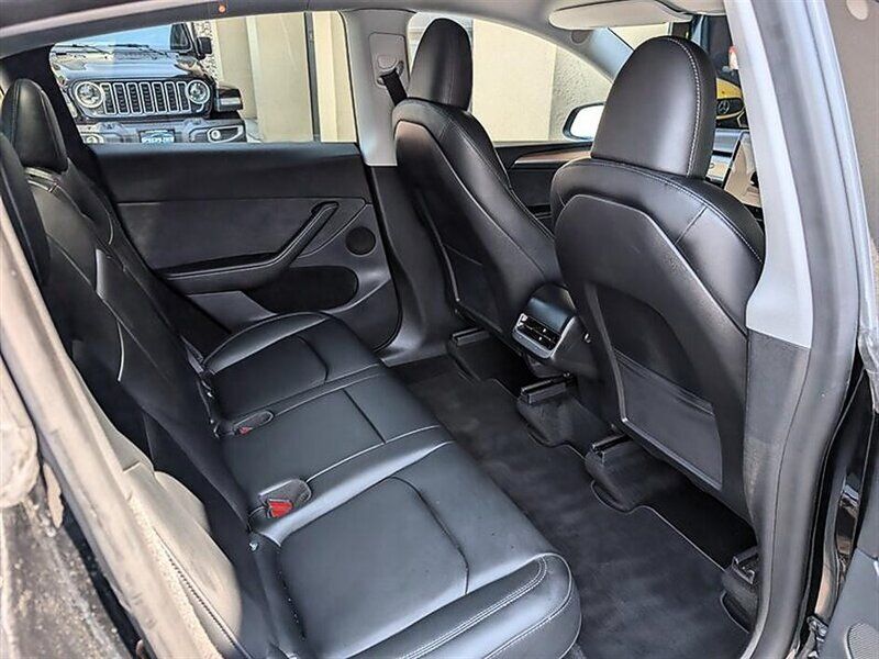 Used 2023 Tesla Model Y Long Range AWD/4WD image 28