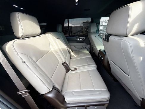 Used 2022 GMC Yukon SLT w/ SLT Luxury Package image 32
