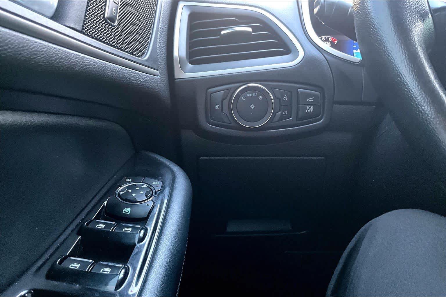 Used 2019 Ford Edge SEL w/ Cold Weather Package AWD/4WD image 34