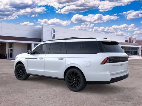 New 2026 Lincoln Navigator L Reserve w/ Jet Appearance Package AWD/4WD image 4