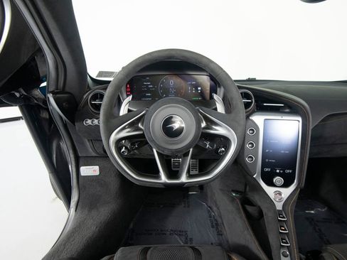 Used 2024 McLaren 750S Spider RWD image 18