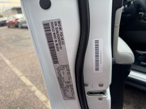 Used 2025 Jeep Compass Limited image 29