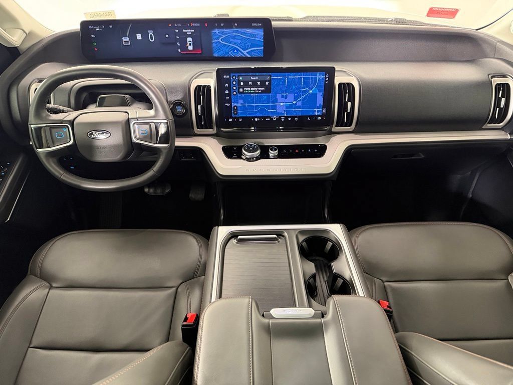 Used 2025 Ford Expedition Active AWD/4WD image 14