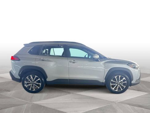 Used 2024 Toyota Corolla Cross XLE w/ Convenience Package image 9