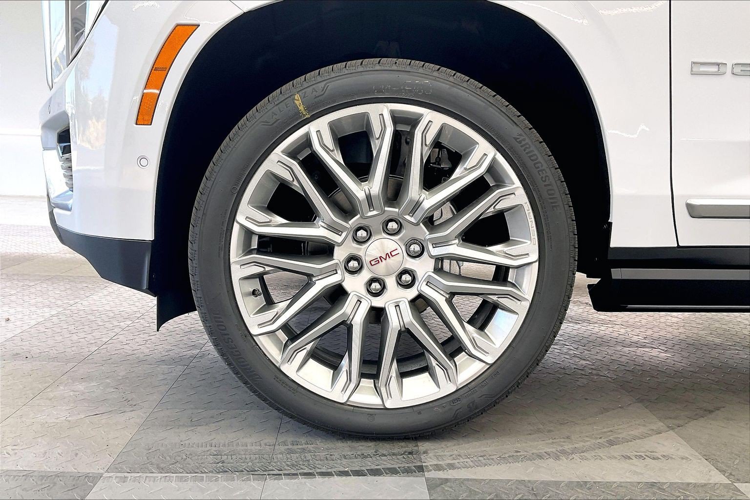 New 2026 GMC Yukon Denali w/ Denali Reserve Package AWD/4WD image 14
