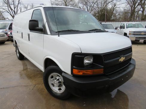 Used 2016 Chevrolet Express 2500 RWD image 3