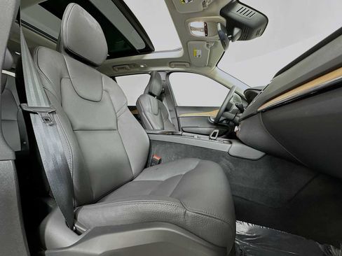 Certified 2025 Volvo XC90 T8 Plus w/ Protection Package Premier image 28