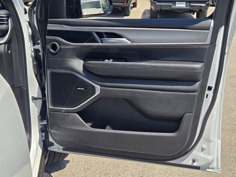 New 2025 Jeep Wagoneer Series II w/ Convenience Group I image 4