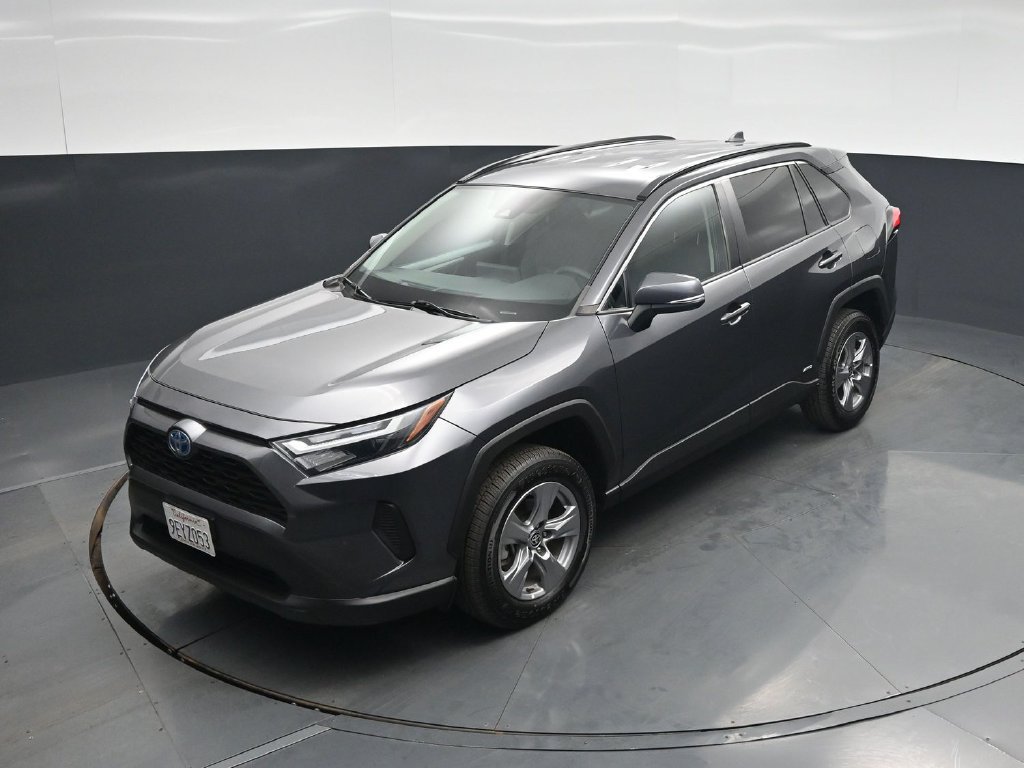 Used 2022 Toyota RAV4 XLE AWD/4WD image 35