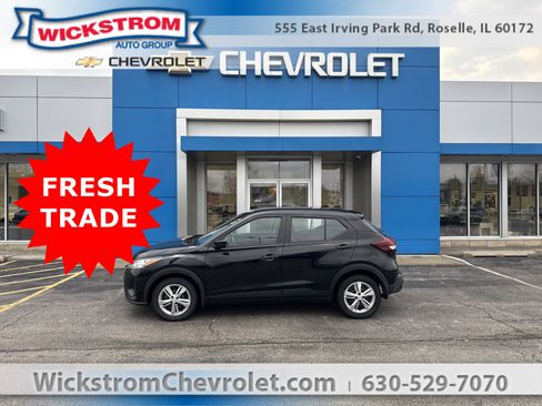 Used 2021 Nissan Kicks S image 1