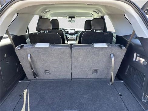 Used 2021 Ford Explorer XLT w/ Equipment Group 202A image 11