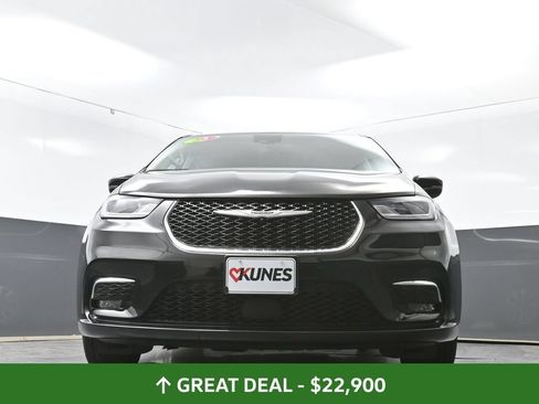 Used 2023 Chrysler Pacifica Touring-L FWD image 59