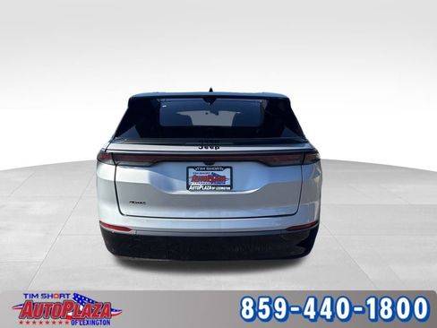 Used 2025 Jeep Wagoneer S Limited w/ Comfort Package image 11