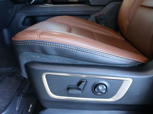 Used 2022 RAM 1500 Limited w/ Body Color Bumper Group image 15