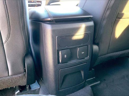 Used 2023 Ford Explorer XLT RWD image 33