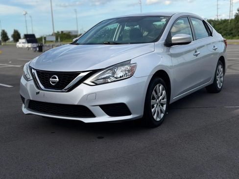 Used 2017 Nissan Sentra SV FWD image 1