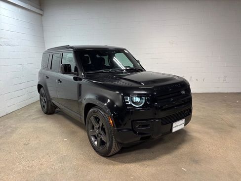 Used 2023 Land Rover Defender 110 X-Dynamic SE image 4