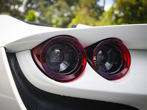 Used 2021 Ferrari F8 Tributo RWD image 18