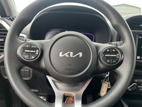 Used 2025 Kia Soul LX w/ LX Technology Package FWD image 27