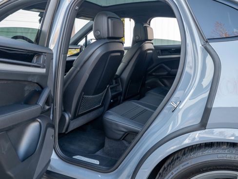 Certified 2024 Porsche Cayenne Coupe image 27