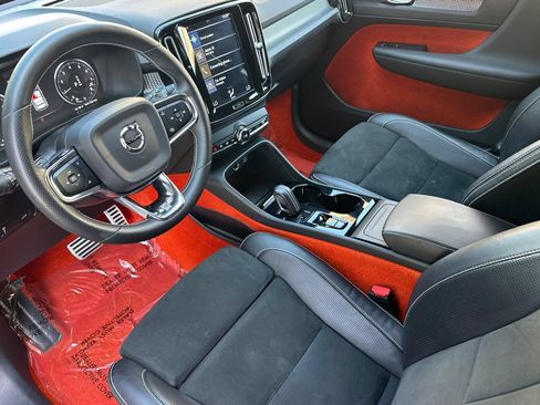 Used 2019 Volvo XC40 T5 R-Design AWD/4WD image 9