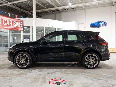 Used 2017 Porsche Cayenne Platinum Edition w/ Premium Package (PJV) image 4