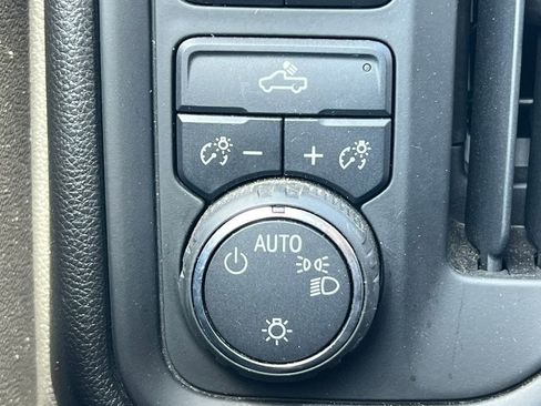 Used 2019 Chevrolet Silverado 1500 Custom Trail Boss w/ Custom Convenience Package AWD/4WD image 19