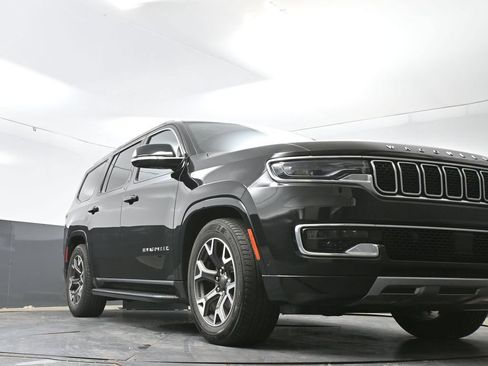 Used 2024 Jeep Wagoneer Series III AWD/4WD image 55