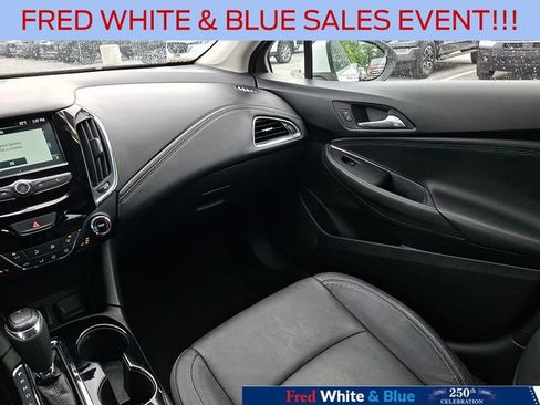 Used 2018 Chevrolet Cruze Premier FWD image 16