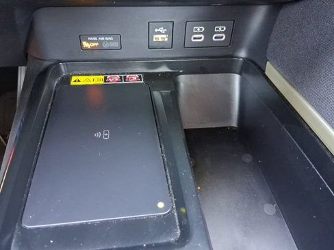 Used 2025 Toyota Camry LE AWD/4WD image 35