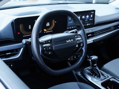 Used 2025 Kia K4 FWD image 20