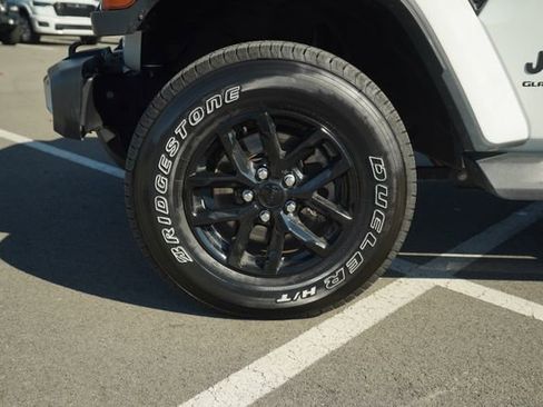 Used 2023 Jeep Gladiator Sport image 11