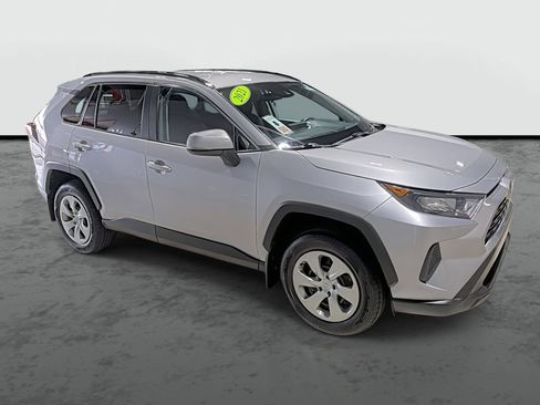 Used 2021 Toyota RAV4 LE image 5
