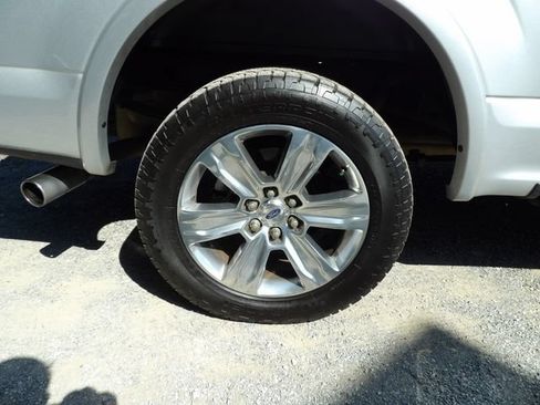 Used 2015 Ford F150 Platinum w/ Equipment Group 701A Luxury AWD/4WD image 9
