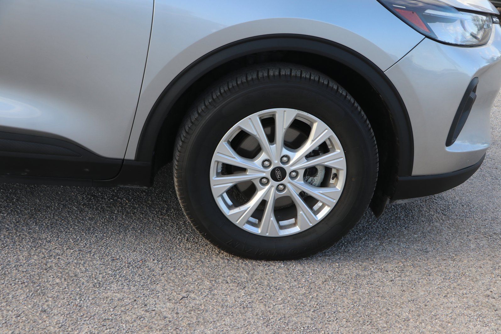 Used 2024 Ford Escape Active w/ Cold Weather Package FWD image 9