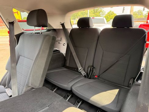 Used 2018 Kia Sorento FWD image 12