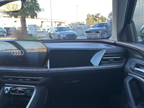 Used 2025 Audi Q5 Premium Plus w/ Premium Plus image 11