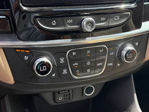 Used 2023 Chevrolet Traverse Premier FWD image 20
