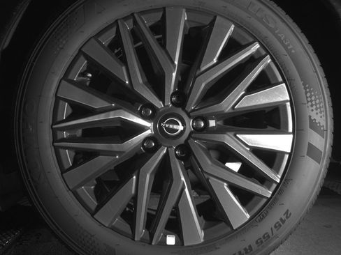 Used 2025 Nissan Altima 2.5 SV FWD image 14