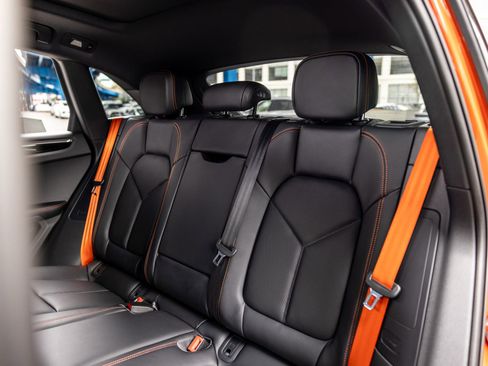 Certified 2025 Porsche Macan AWD/4WD image 48