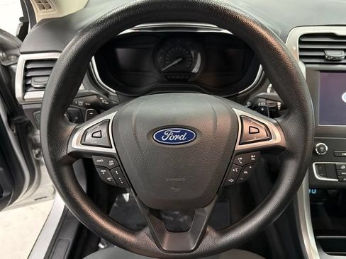 Used 2019 Ford Fusion SE FWD image 19